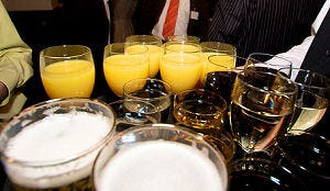 Onderzoek: meerderheid op bedrijfsfeest drinkt teveel