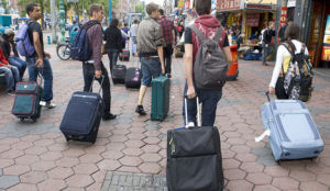 Buitenlanders geven fors minder uit in Nederland