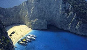 Toeristen geëvacueerd van Grieks strand