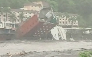 Hotel valt om door tyfoon