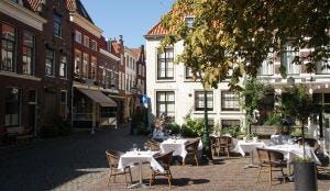 Dartel als eerste met terras op plein in Leiden