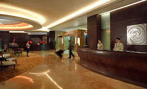 Zakengast mist huiselijke sfeer in zakenhotel