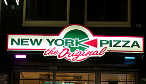 Amsterdamse pizzeria kort en klein geslagen