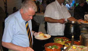 Tafelgenoot beïnvloedt portiegrootte