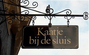 Scholieren 'aan tafel' bij Kaatje