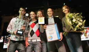 Vlaggen uit bij Verhage Floriande