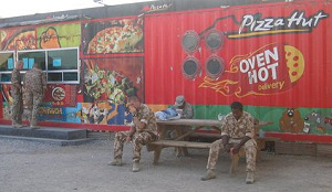 Commandant wil af van fastfood in Afghanistan