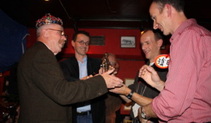 Gastvrijheidsbeeld uitgereikt aan De Beyerd