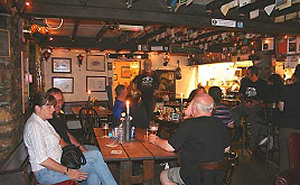 Ingesneeuwd in hoogste Britse pub