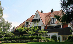 Sandton verkoopt in Overijssel en koopt in Brussel