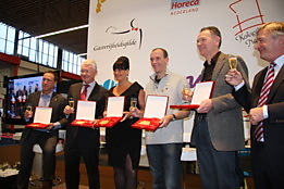 SVH-meesters vieren feestje met nieuwe versierselen