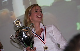 Treinvertraging kan feest Floortje Mulder niet verstoren