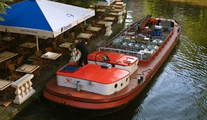 Primeur Utrecht met elektrische bierboot