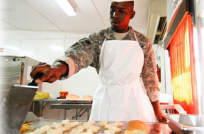 Soldaat minder geld dan kok