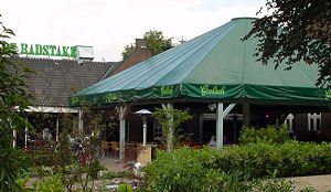 Mega parasol bij Radstake moet weg