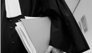 Eis: 15 maanden voor strandhooligan