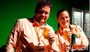 Winnaar Gouden Horecazaak 2009 tapt in Holland Heineken House