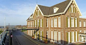 Toine Smulders start hotel in Tolkamer