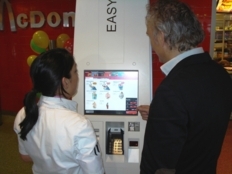 McDonald's introduceert bestelzuilen op Schiphol