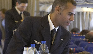 KLM-piloot schenkt koffie en thee