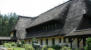 Van der Valk exploiteert voormalig DDR-paleis