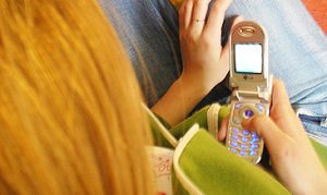 Sms-alert kroegbaas bij rookpolitie