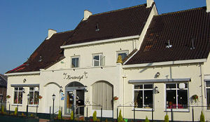 Snackfamilie stapt in hotel