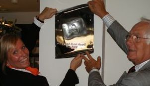 Award met smoes ontvreemd uit lobby American