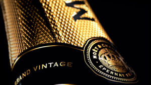 Luxe modemerk en drankenhuis openen hotels