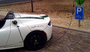 Van der Valk laadt elektrische auto's op