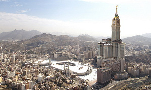 Saoedisch hotel krijgt bizar grote klok