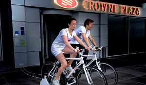 Crowne Plaza gasten fietsen voor stroom
