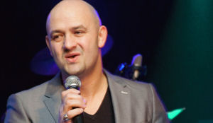 Restaurantmanager McDonald's uitgeschakeld in zangwedstrijd