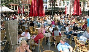 Amsterdamse terrassen moeten wijken voor voetbal