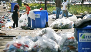 Amsterdam nog paar dagen bezig met vuil