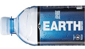 Grote cateraars omarmen biologisch afbreekbare fles Earth Water