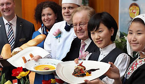 Chef-kok Hilton Rotterdam kookt Hollandse pot in Seoul