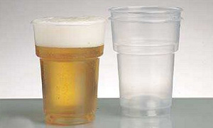 Politie Hengelo wil structureel plastic bierglazen