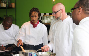 Werklozen koken zich naar een baan