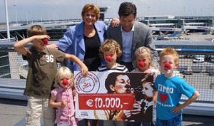 HMSHost schenkt 10.000 euro aan CliniClowns