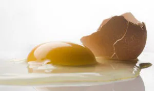 Eetcafé beschiet elftallen met ei en tomaat