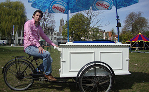 Twitterende ijscoman wil naar Amsterdam