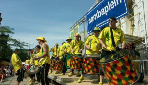 Voetbal dwingt evenementen op de knieën