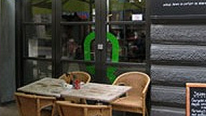 Gemeente bindt in bij rel rond terrasstoelen