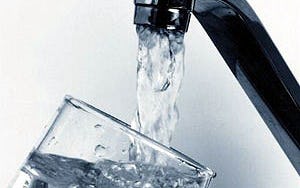 Horeca verdeeld over prijs karaf kraanwater