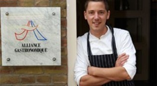 Niven Kunz kookt bij Zilveren Champignon