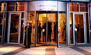 Vliegtuigbom bedreigt Manhattan Hotel Rotterdam