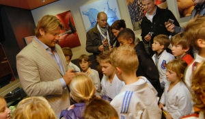 Judokampioen Dennis van de Geest bakt frites bij 't Vosje