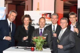 Skybar kroonjuweel megahotel Ramada Apollo