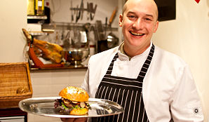 Hamburger van zestig euro voor goed doel
